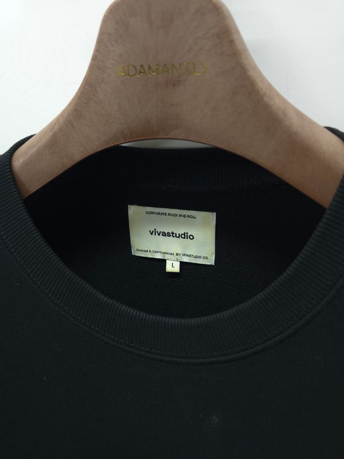 비바스튜디오 로고 맨투맨 블랙 (L사이즈) 상품이미지5