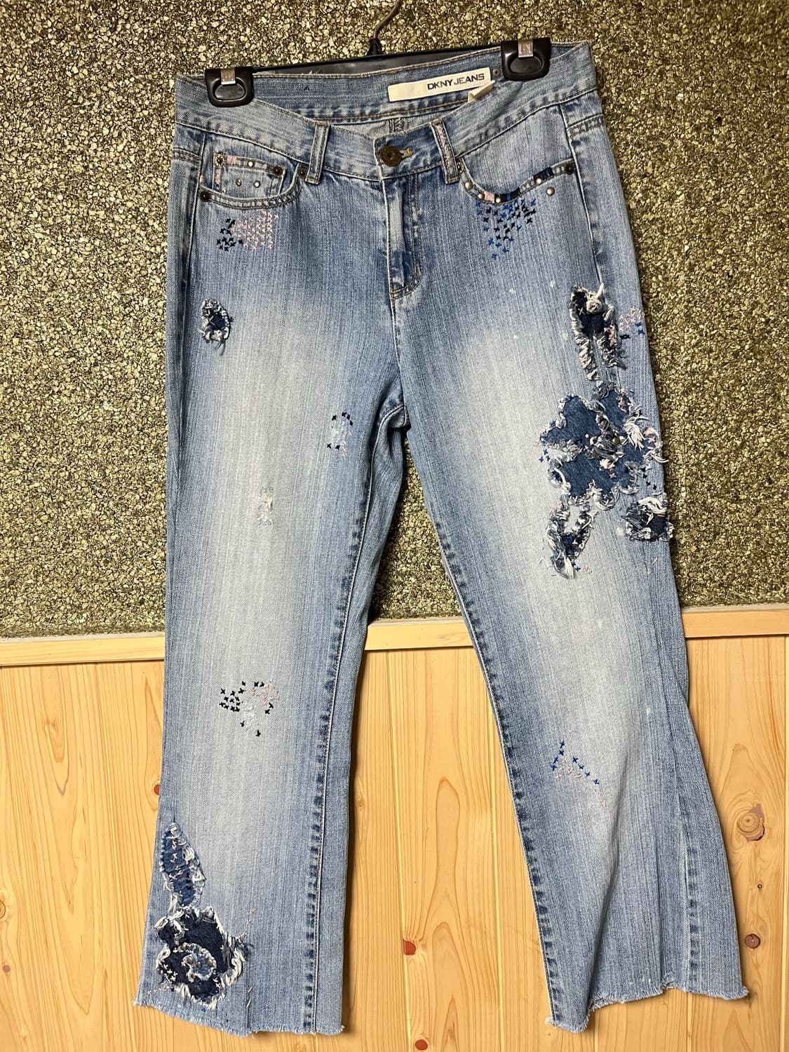 DKNY Jeans 빈티지 패치워크 디스트레스드 플레어 데님 팬츠 상품이미지1