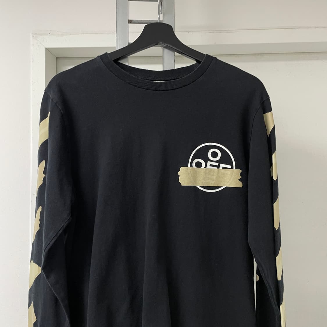 오프화이트 긴팔 티셔츠 M 상품이미지2
