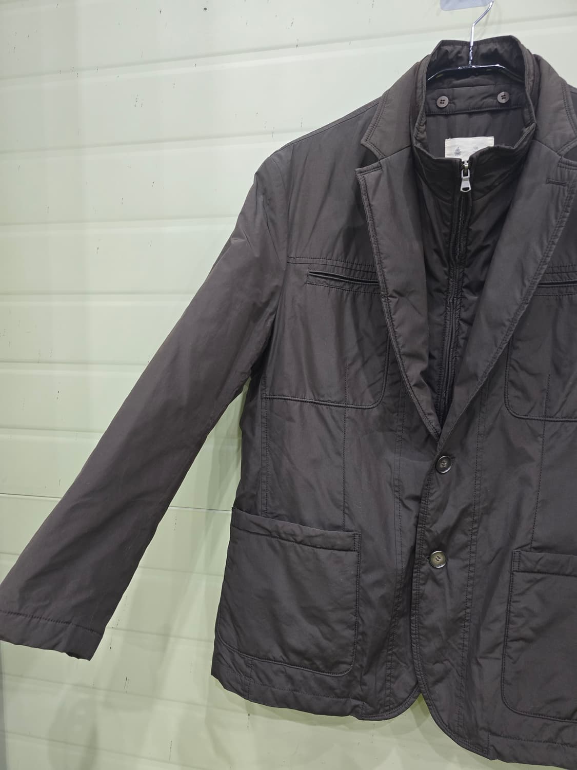 차분한 다크 브라운 컬러의 105 패딩 자켓 상품이미지9