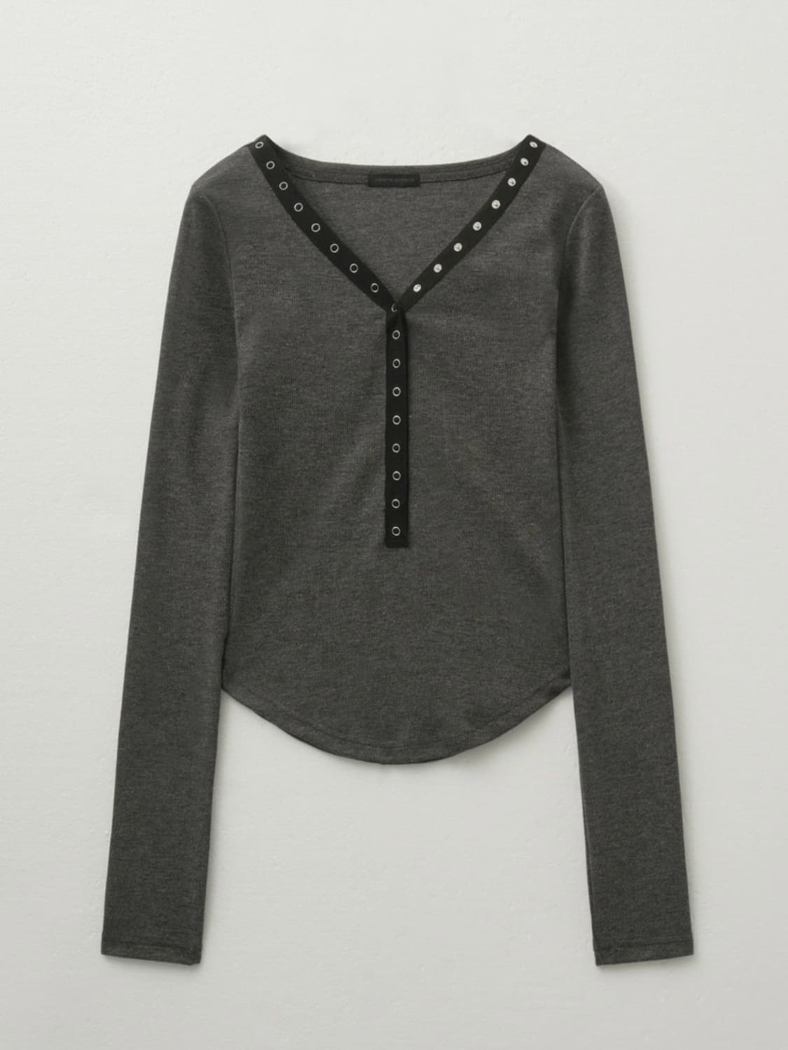 헬레네파리스 스냅 네크라인 롱 슬리브 차콜 상품이미지1