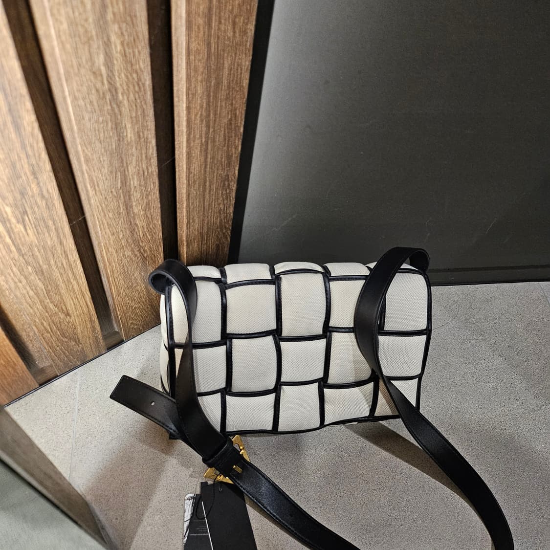 보테가 베네타 패딩 카세트백 윈드스웹트 가방 상품이미지5