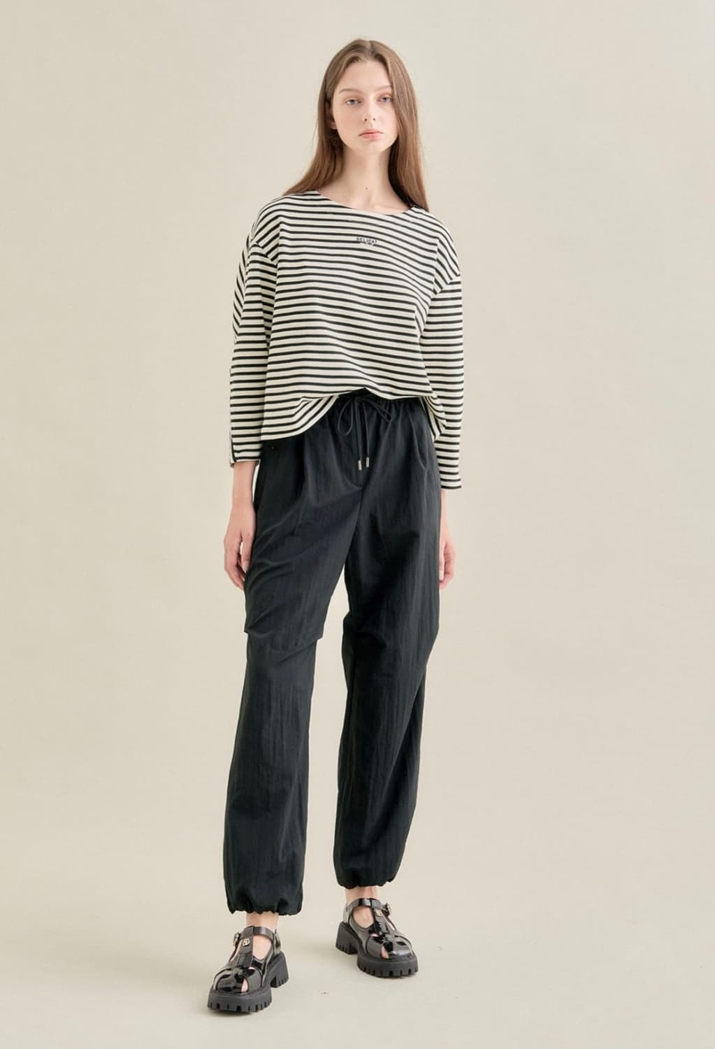 한섬 SJSJ 2023 드로우스트링  포켓 팬츠 64-94사이즈 상품이미지1