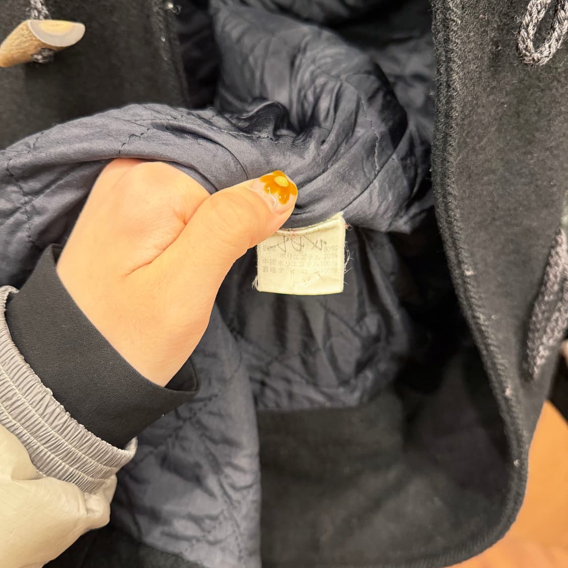 이세이미야케 클래식 후드 더플 코트 우드 토글 퀄팅 안감 디테일 블랙 상품이미지7