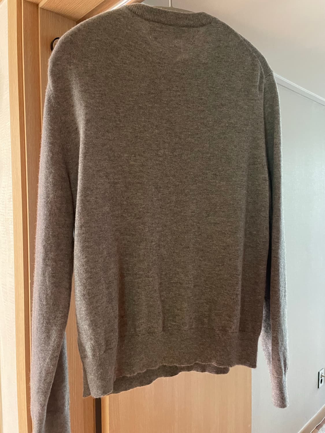 런디 lundy 브이넥 니트 m 상품이미지4