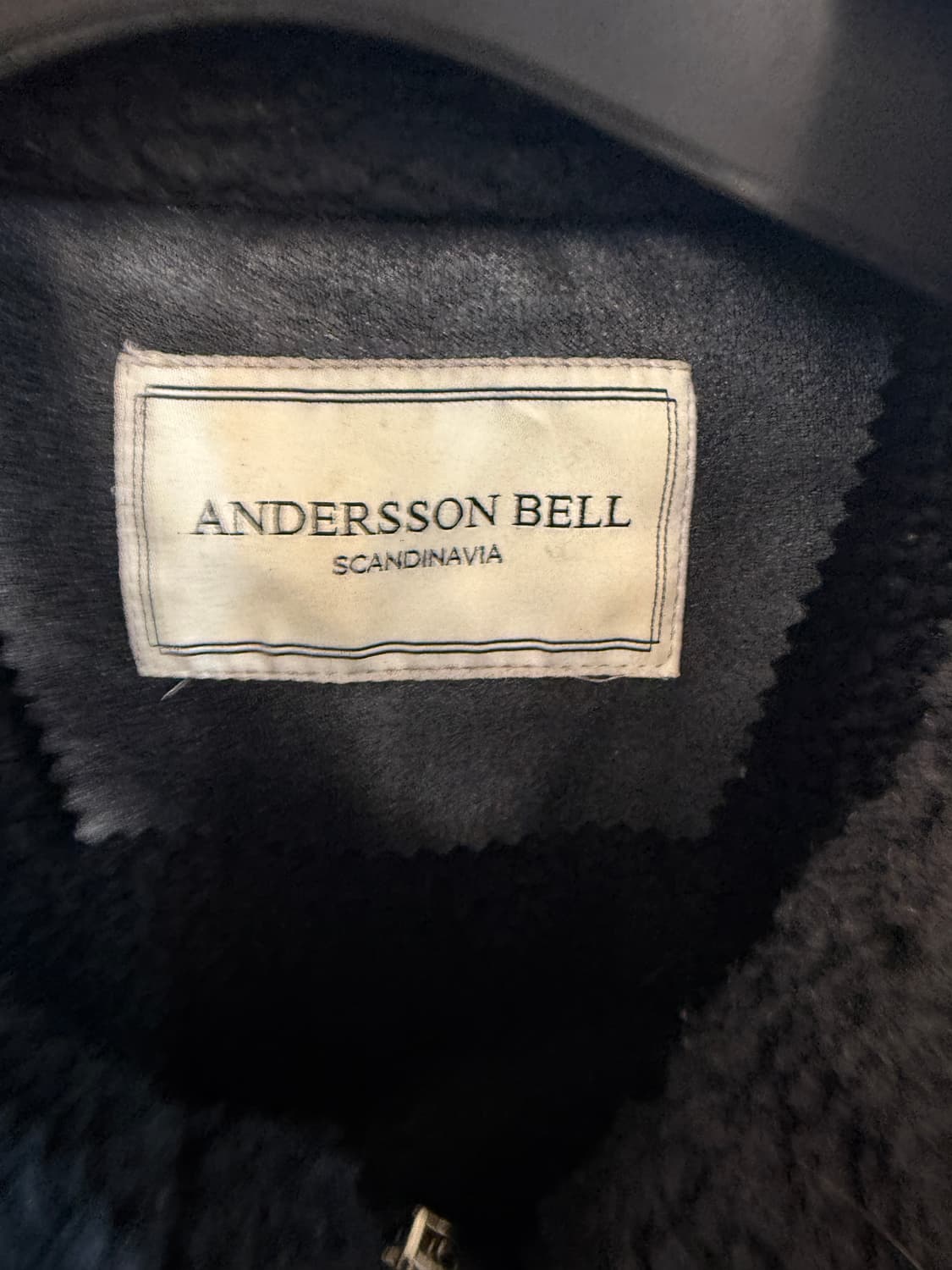 앤더슨벨 비건레더 블랙 무스탕 라지 상품이미지3