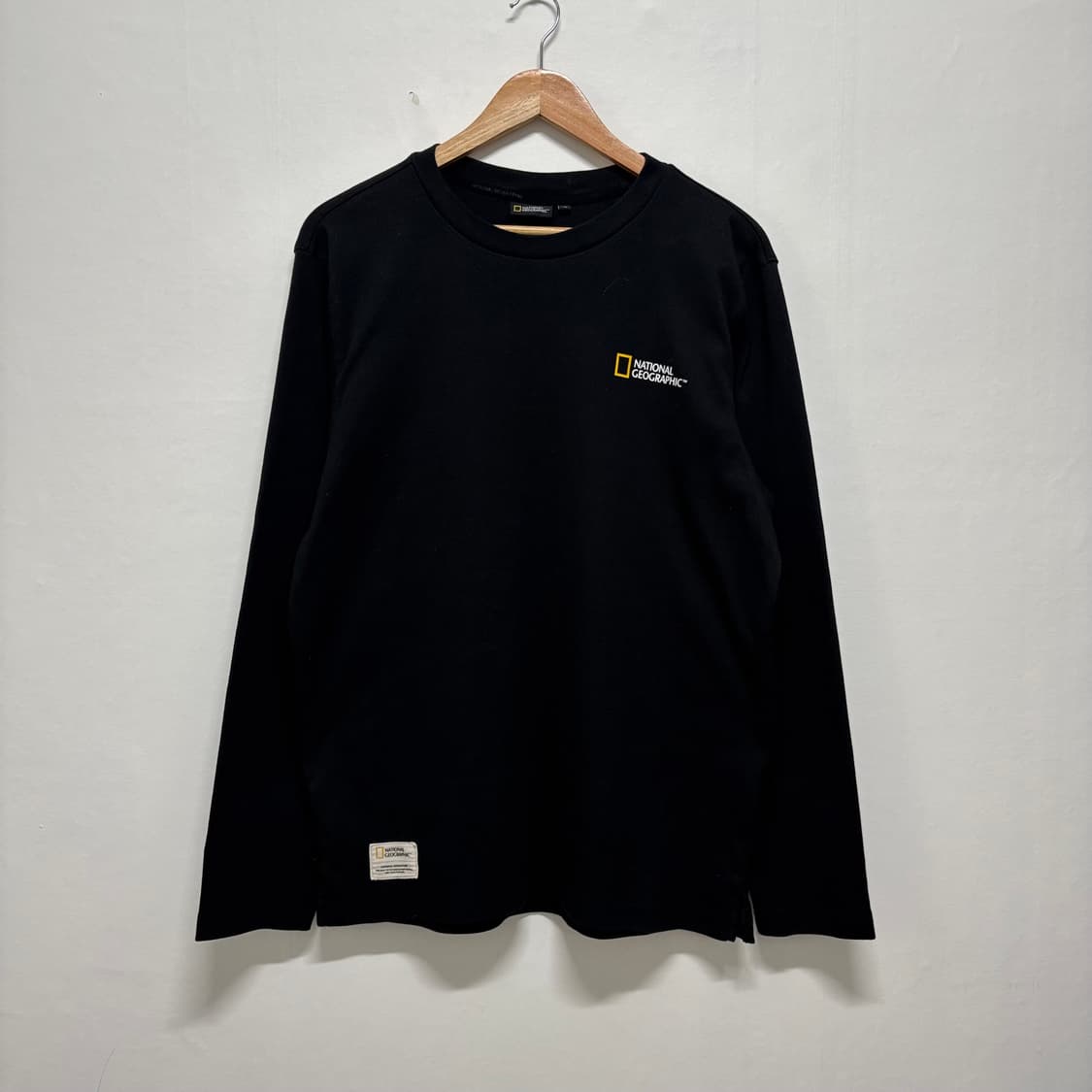 내셔널지오그래픽 블랙 롱 슬리브 상품이미지1