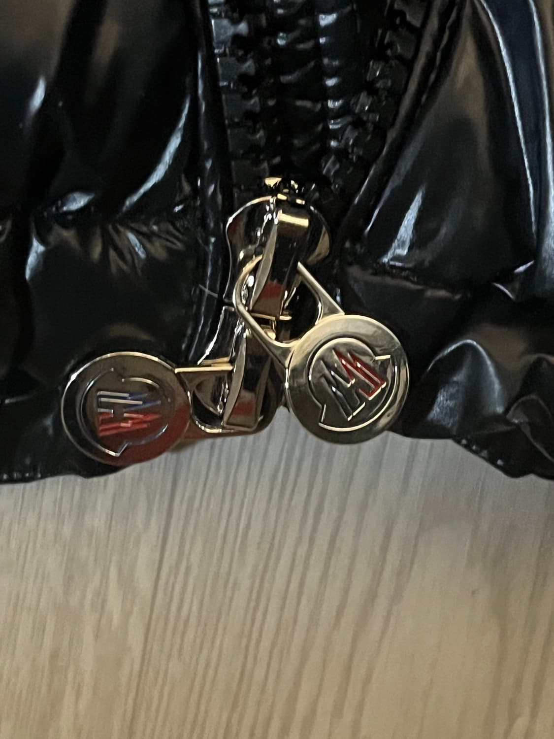 몽클레르 마야 후드 쇼트 다운 자켓 블랙 (M)  상품이미지4