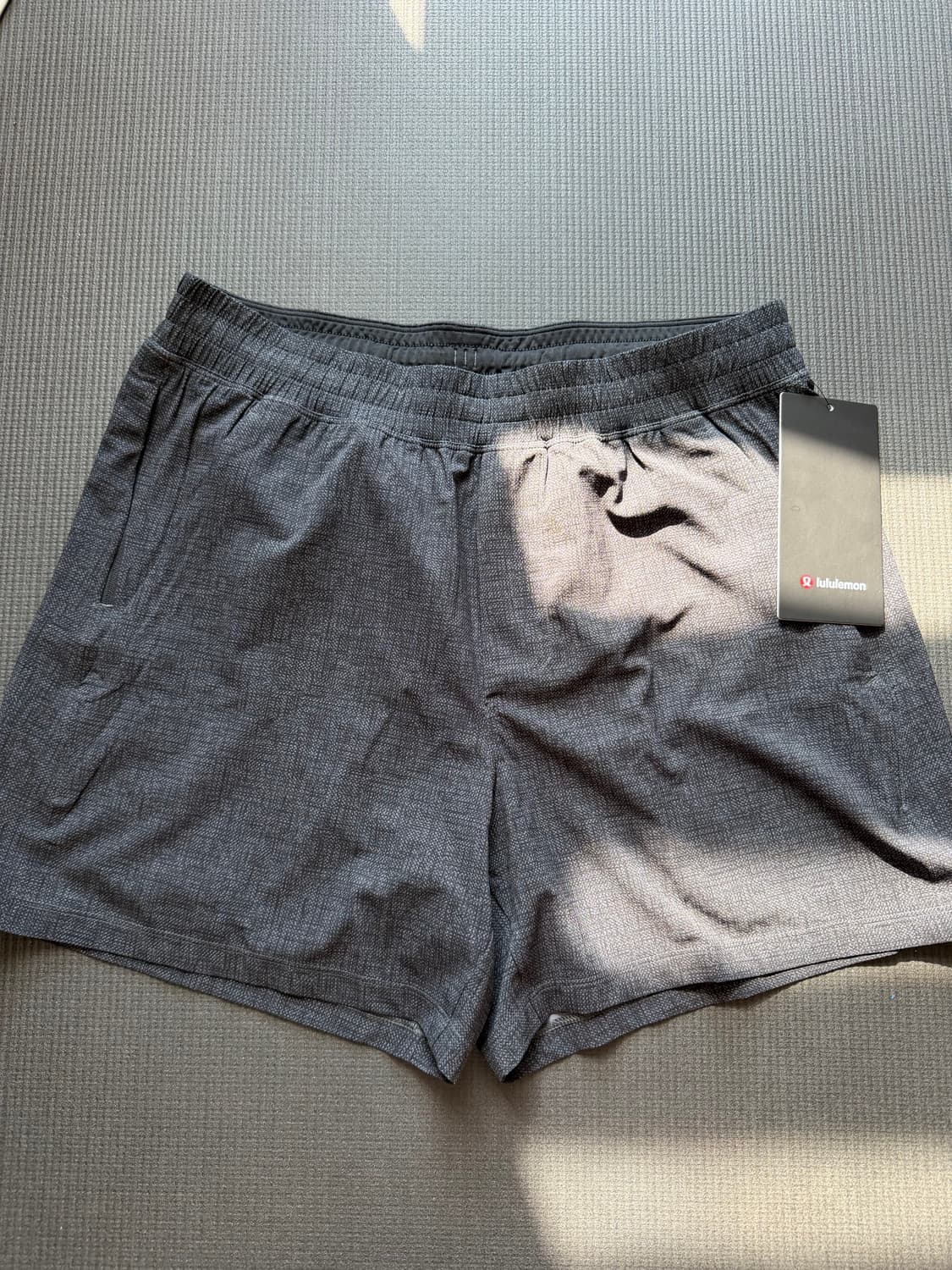 룰루레몬 페이스 브레이커 라이너리스 5인치 m 새상품 판매합니다. 상품이미지1