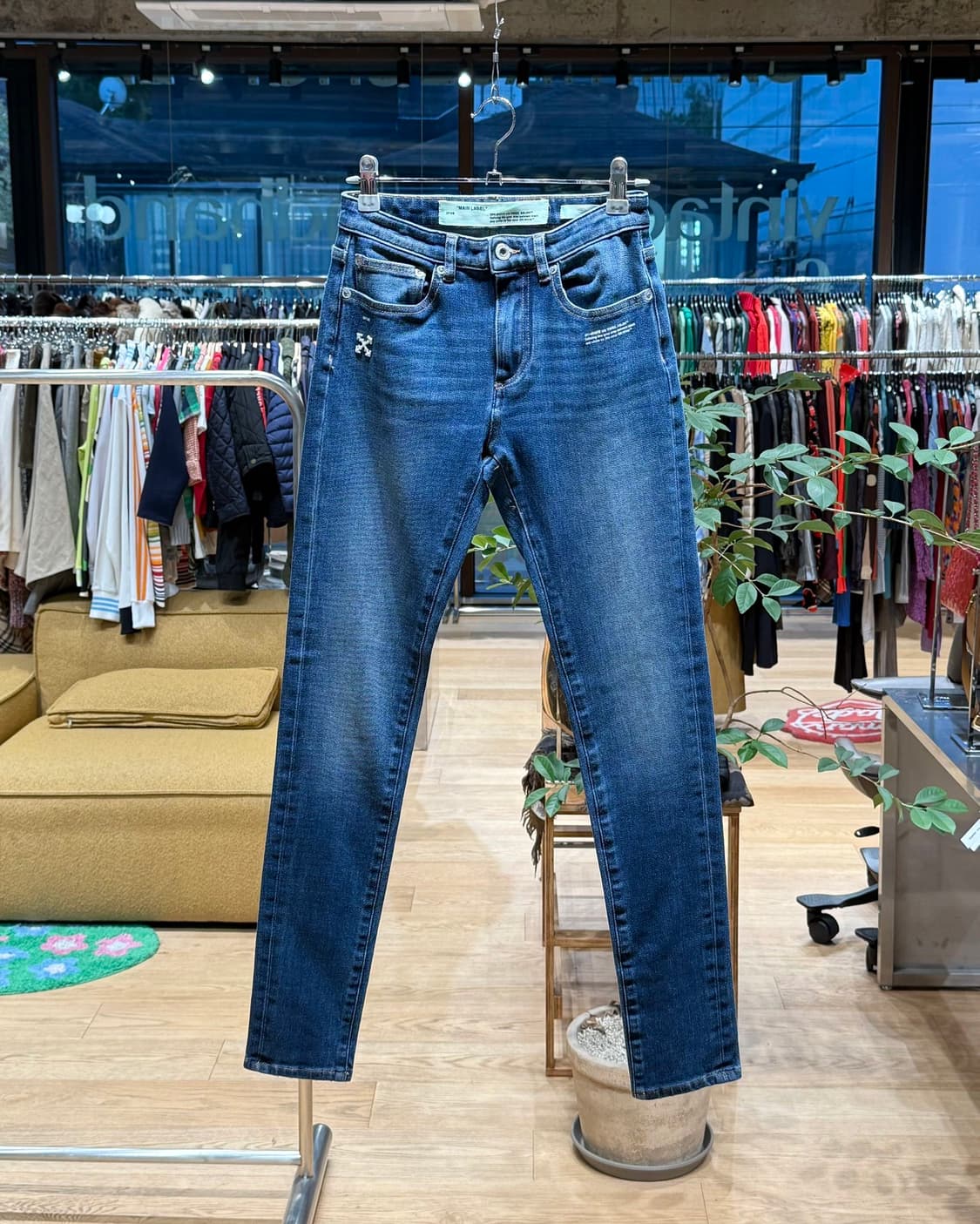 오프화이트 데님 스트레치 스키니 팬츠  상품이미지1