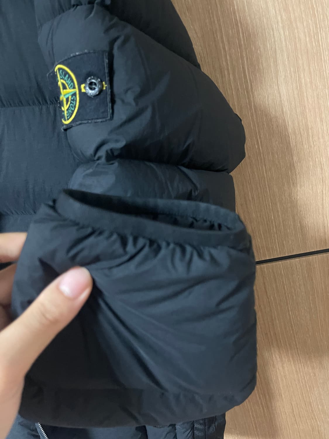 스톤아일랜드 심리스 터널 다운 블랙 상품이미지8