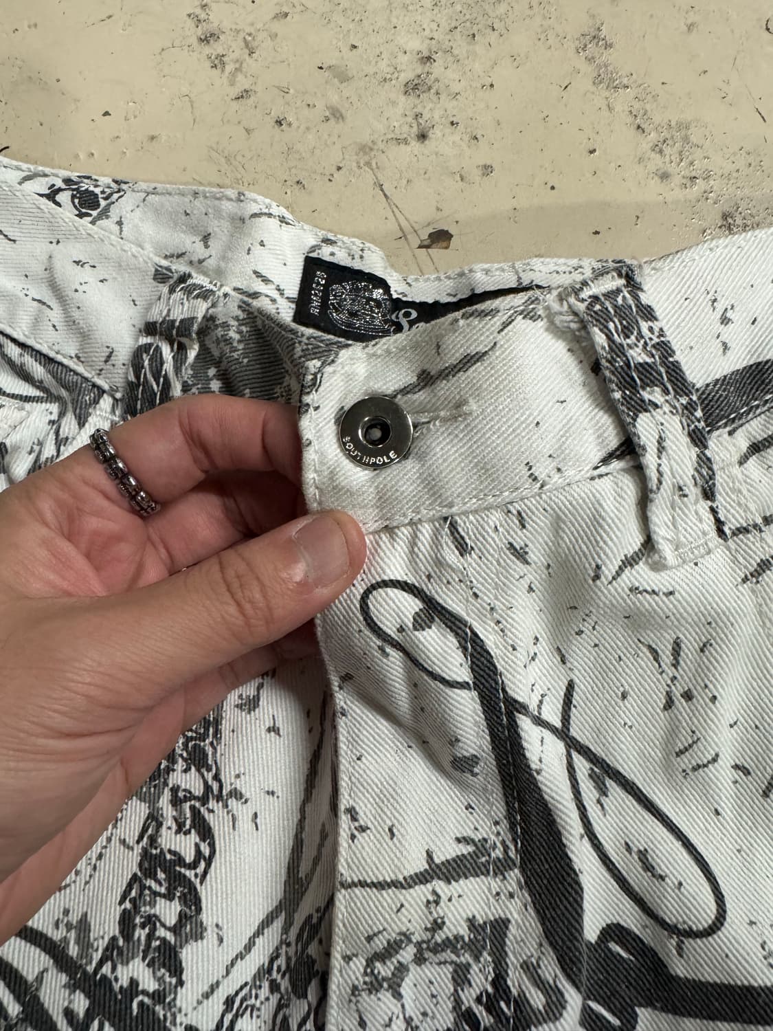 사우스폴 아트 그래픽 루즈핏 화이트 데님팬츠  상품이미지5