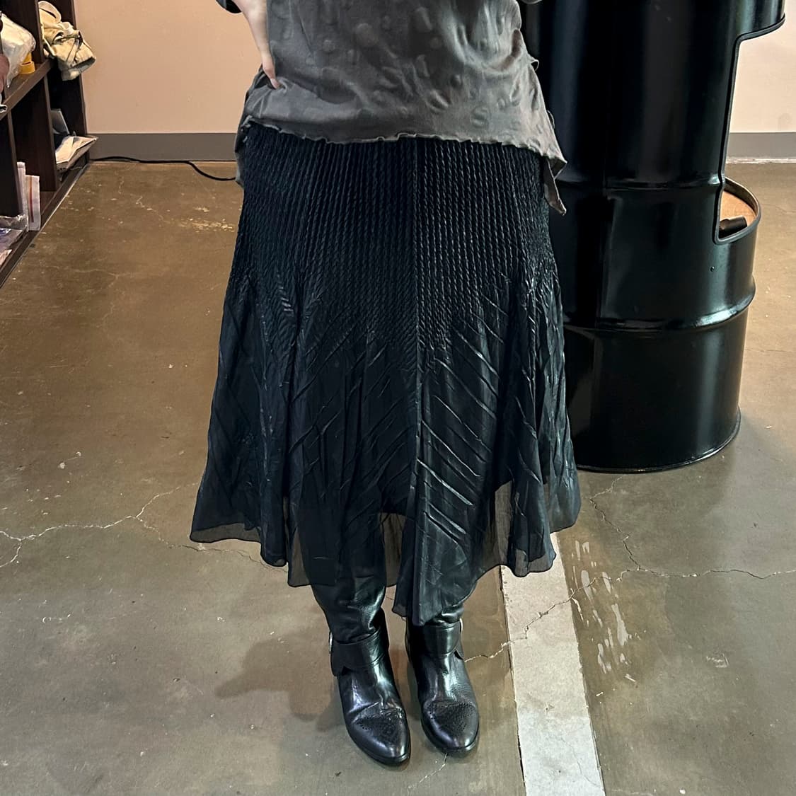 블랙 플리츠 디테일 스커트 상품이미지1