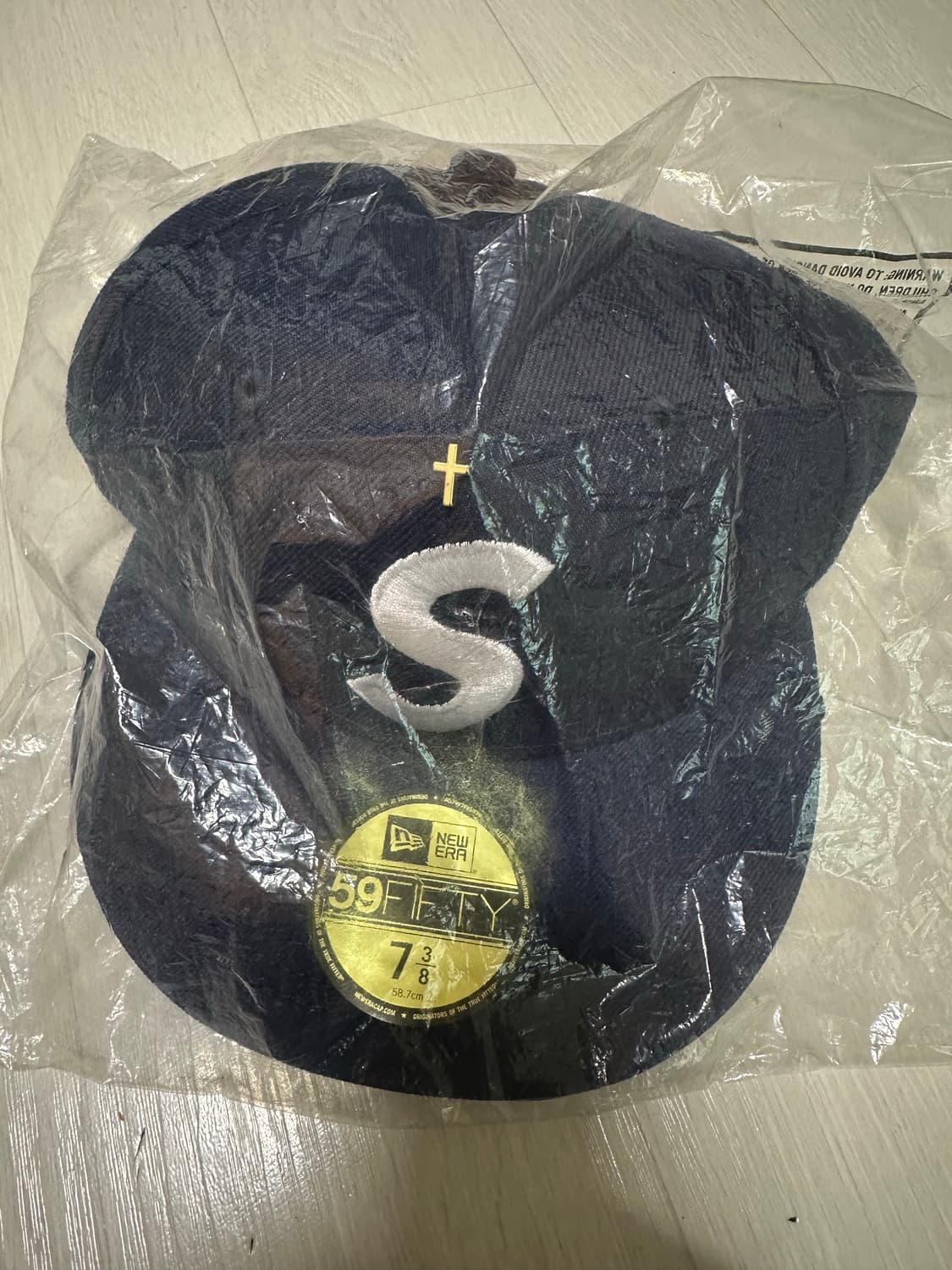 [ 7 3/8] 슈프림 골드 크로스 S 로고 뉴에라 라이트 네이비 상품이미지3