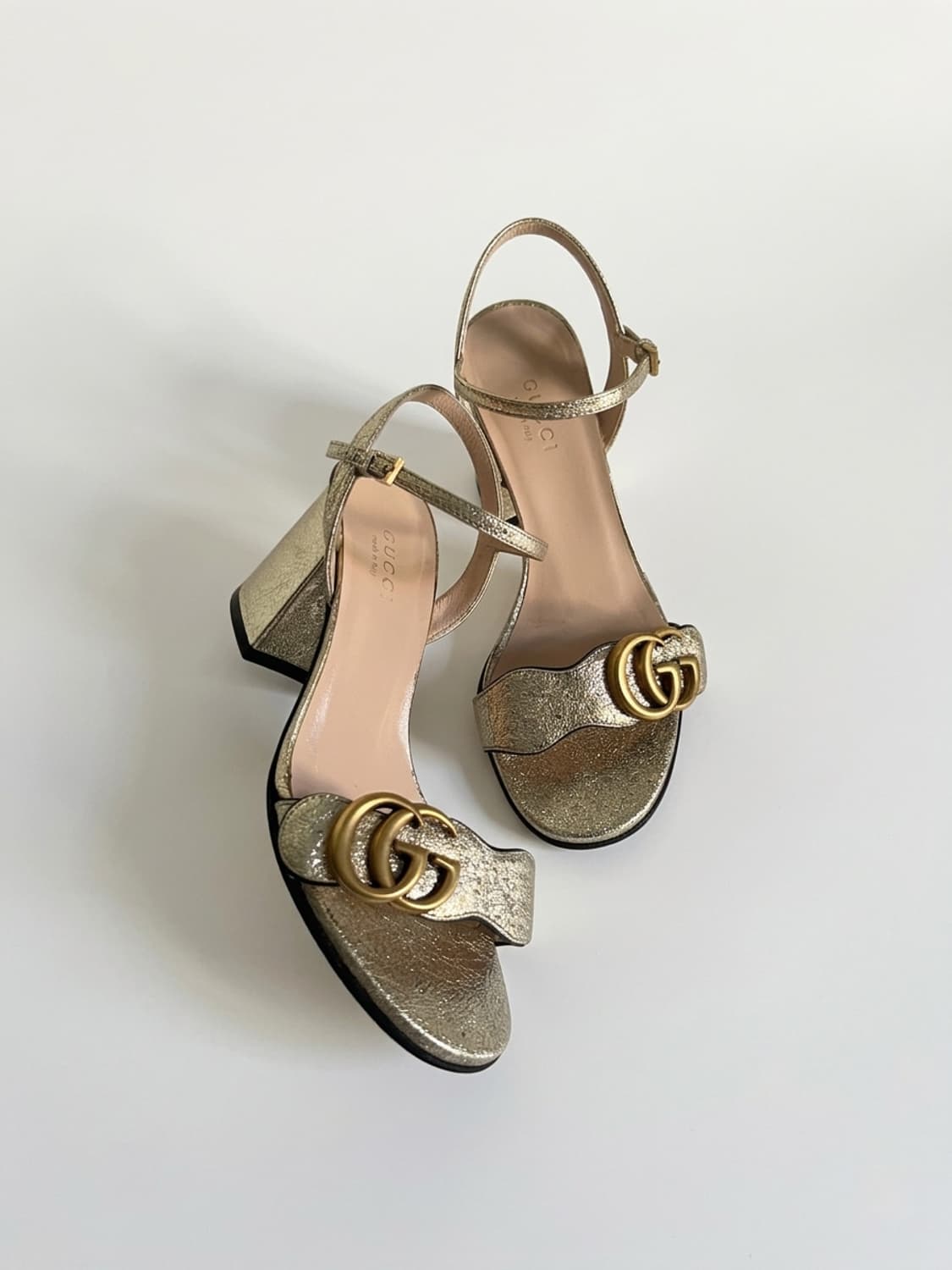 구찌 마몬트 골드 메탈릭 힐 샌들  상품이미지1