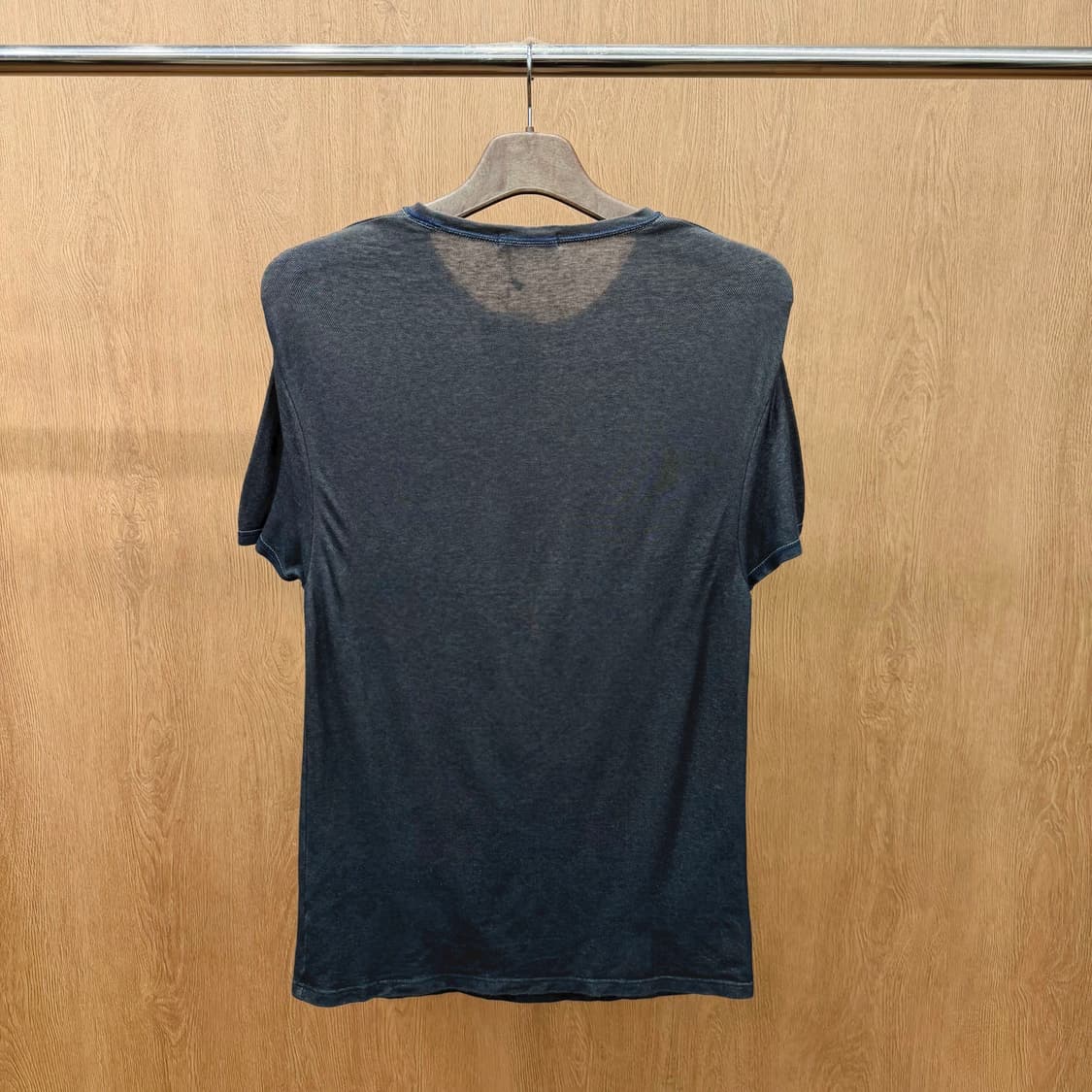 버버리 런던 라운드넥 반팔 티셔츠 블루 로고 자수 디테일 차콜 상품이미지3