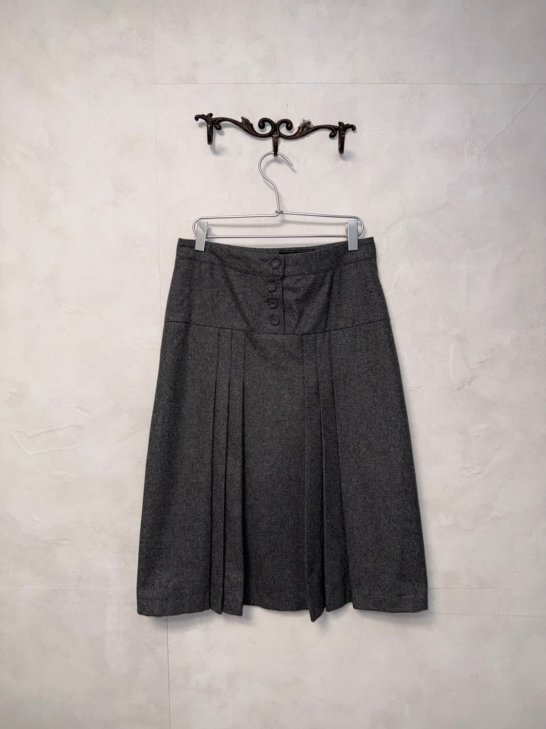 Charcoal button pleats wool skirt 상품이미지1