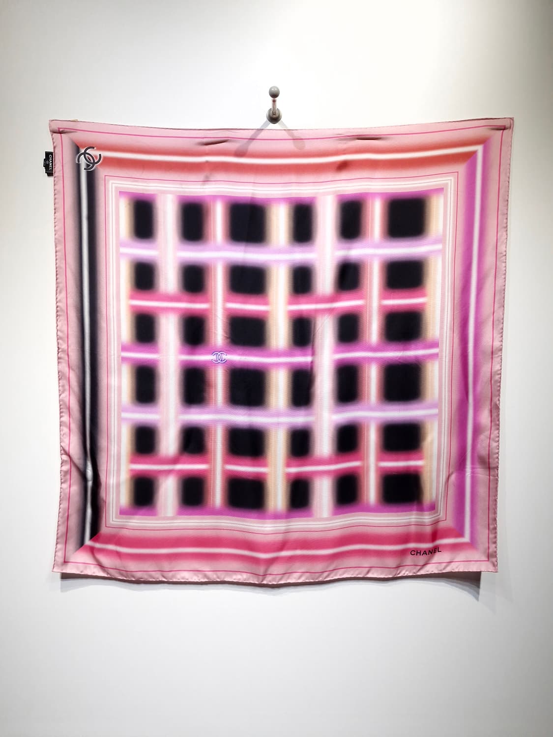 CHANEL 샤넬 실크 스카프 네온핑크(90x90) 상품이미지3
