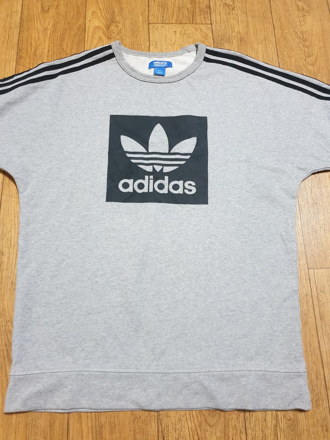 1230 아디다스 맨투맨티 110 사이즈입니다 상품이미지1