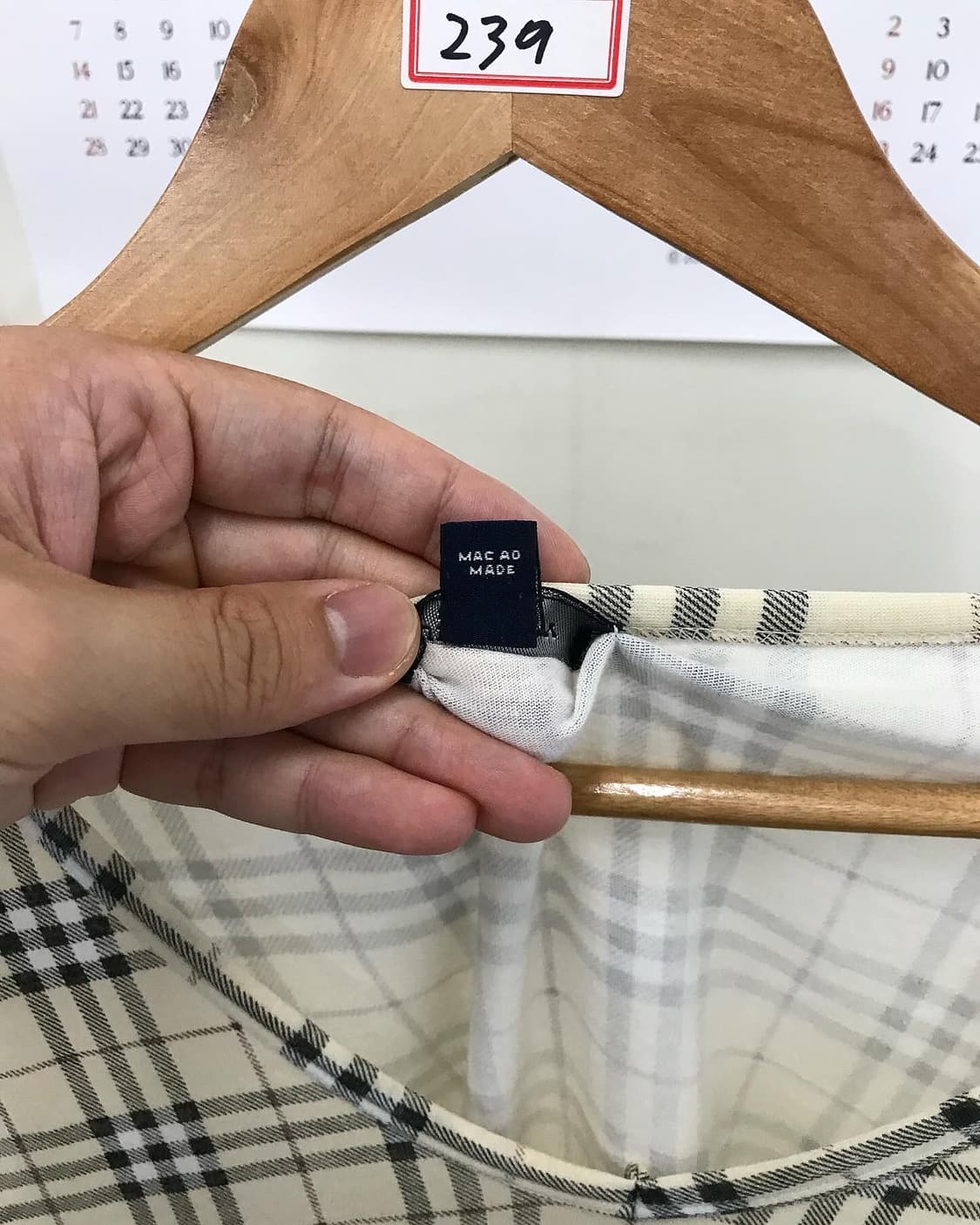 버버리 로고 노바체크 브이넥 반팔티 상품이미지7