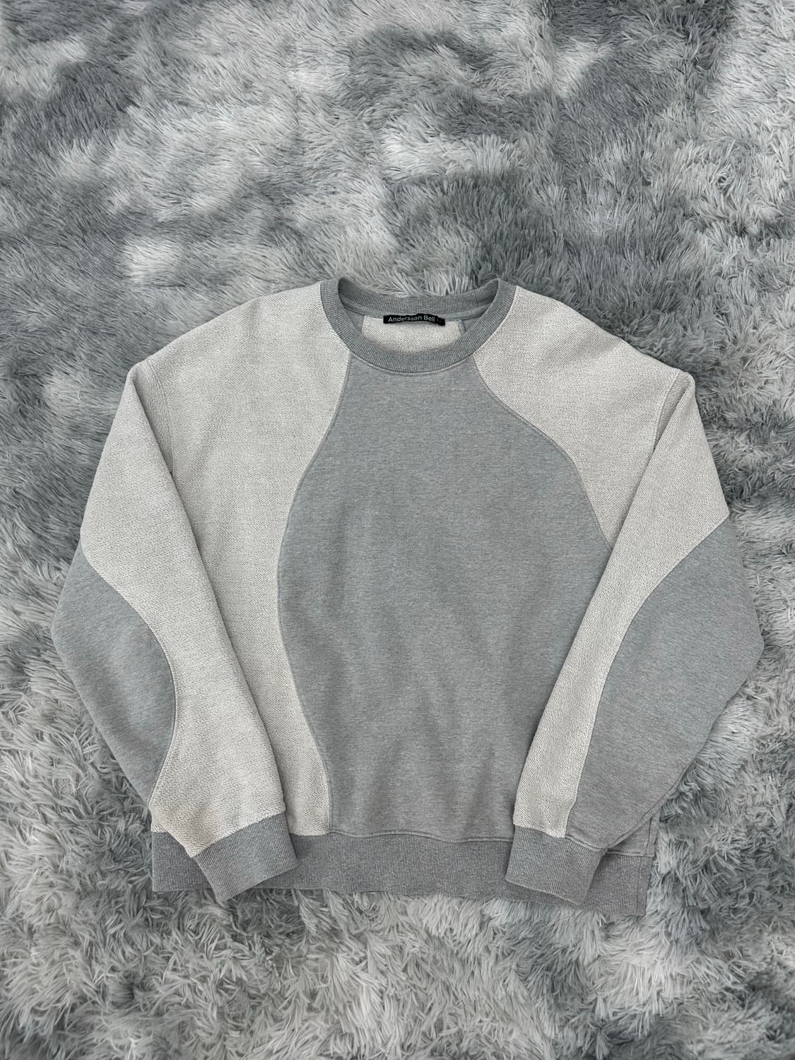 [L]앤더슨벨 인사이드아웃 커브드 맨투맨 상품이미지1