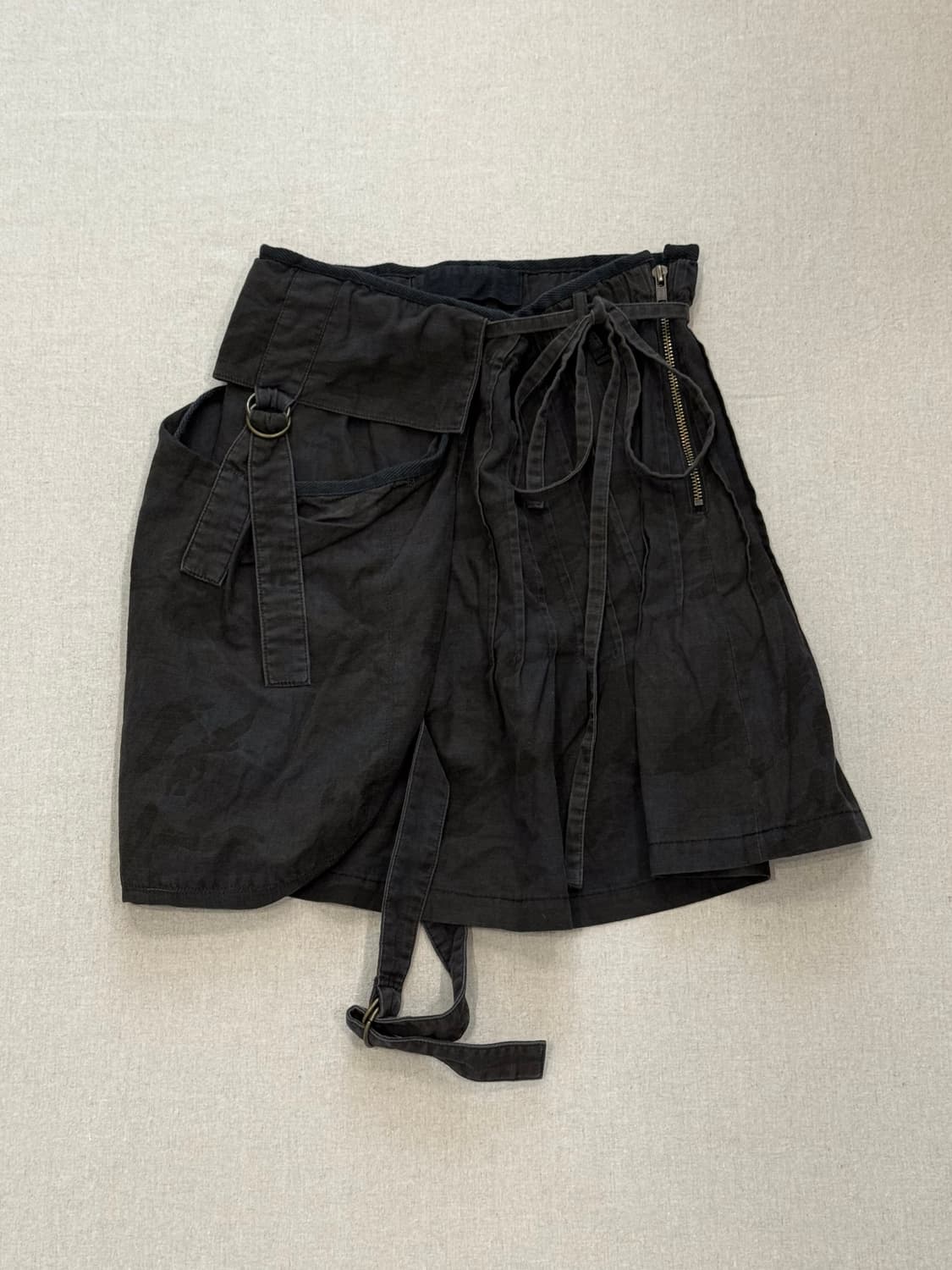 Gomme 비대칭 카고 스트랩 카모 스커트 상품이미지1