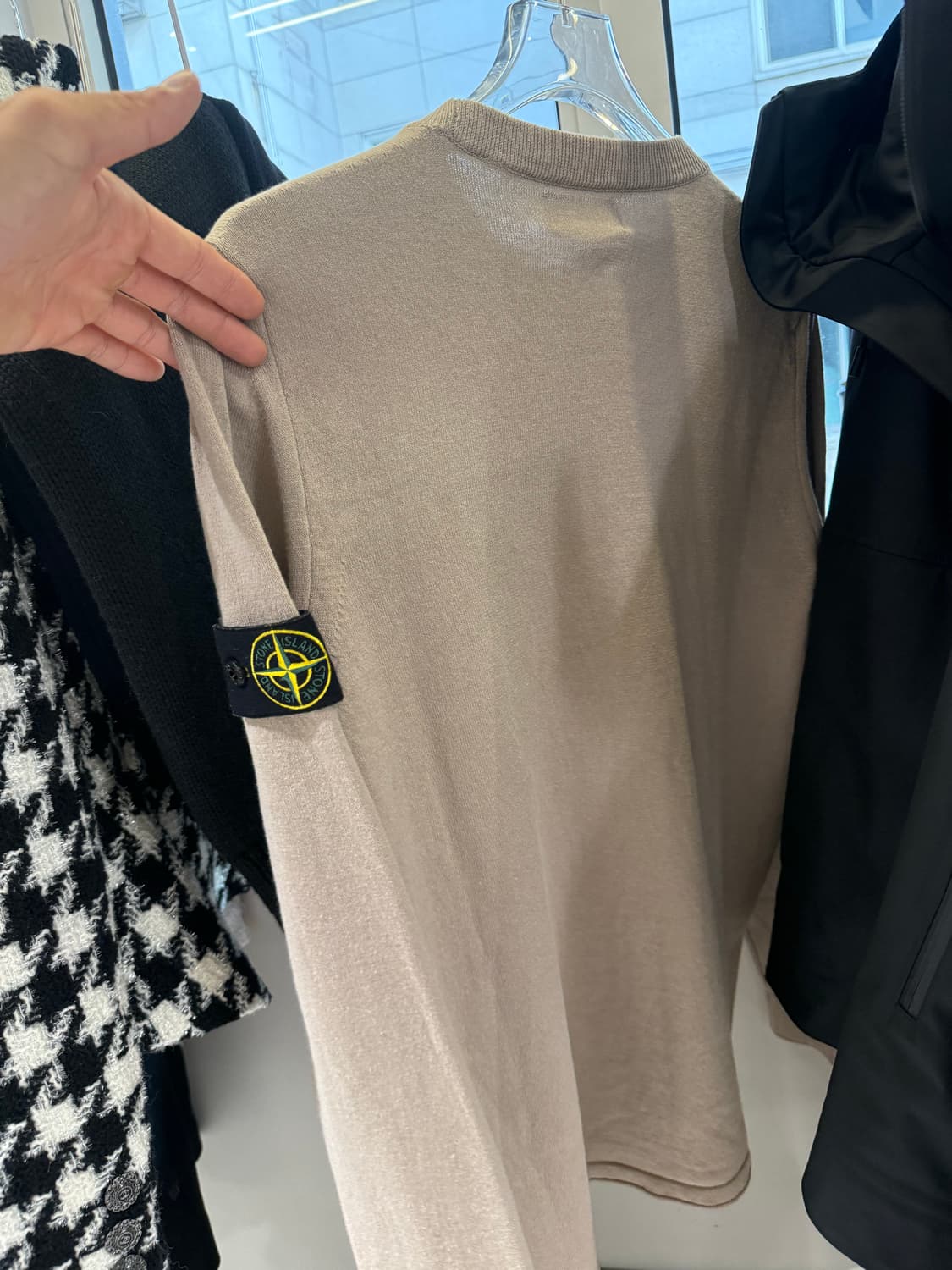 스톤아일랜드 507D8 크루넥 니트 도브 그레이 상품이미지2