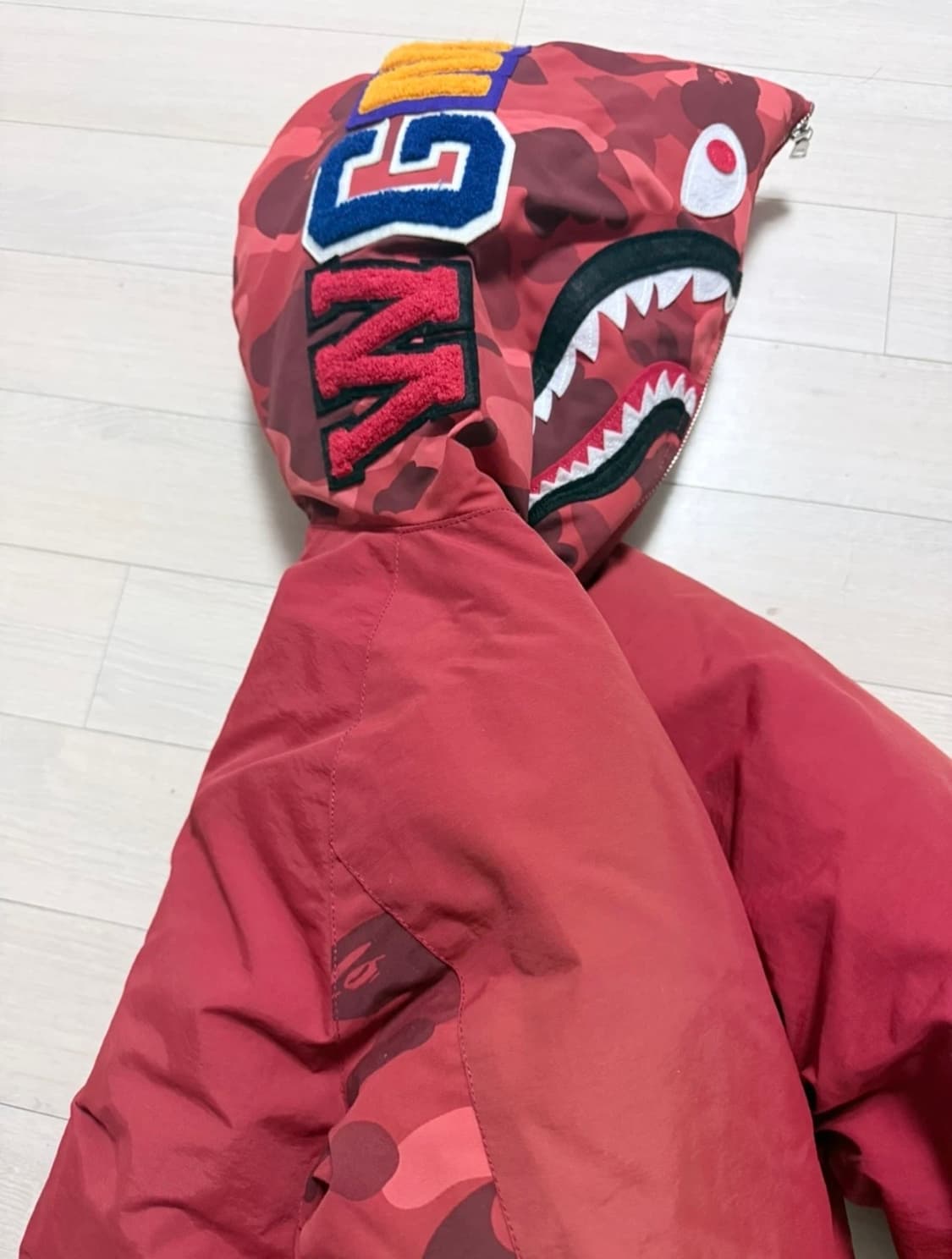 베이프 적계 패딩 샤크 후드집업 상품이미지1