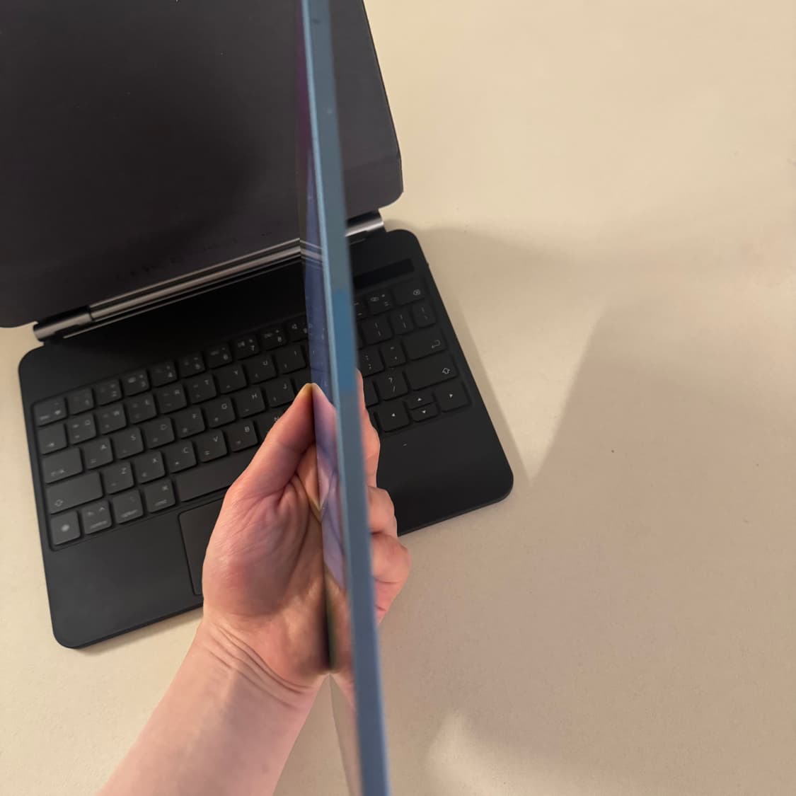 아이패드 에어 5세대 64GB 블루 / 정품충전기 무선키보드 상품이미지5