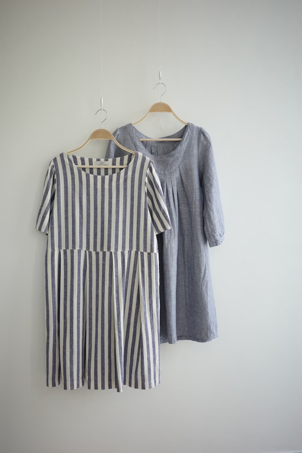 ROUX-BRIQUE 
• 네이비 선염 린넨 핀턱 원피스 상품이미지9