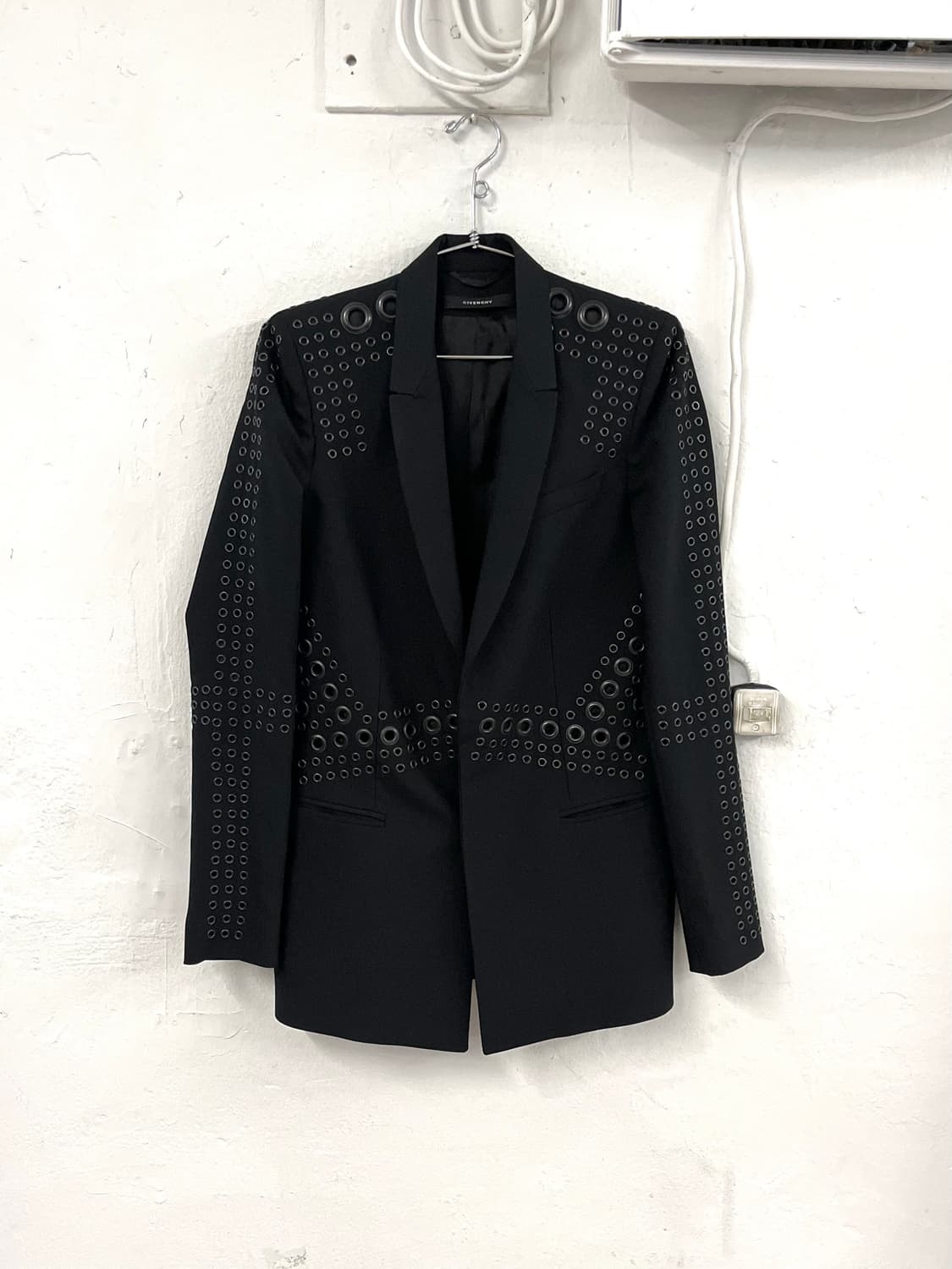 지방시 2011FW 리카르도 티시 스터드 아일렛 스모킹 자켓 상품이미지1