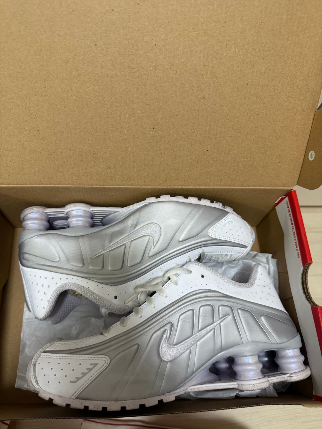 나이키 샥스 Nike shox r4 화이트 앤 매탈릭 245 상품이미지1