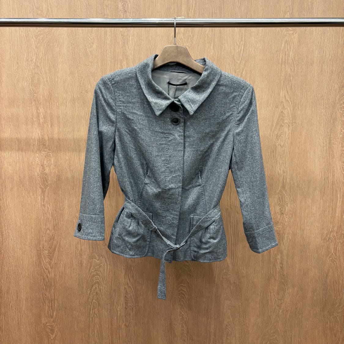 휴고 보스 카라넥 긴팔 자켓 투버튼 허리 원 턱 벨트 디테일 그레이 상품이미지2