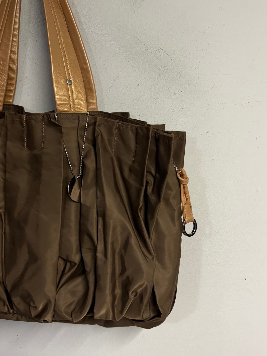 Y‘SACCS pleats ballon tote bag brown  상품이미지4