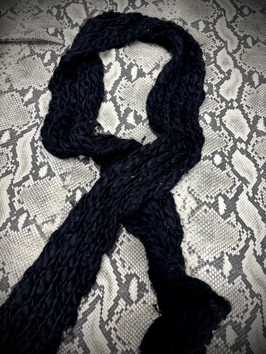 Vintage” Black Chic Mood Knit Scarf 상품이미지5