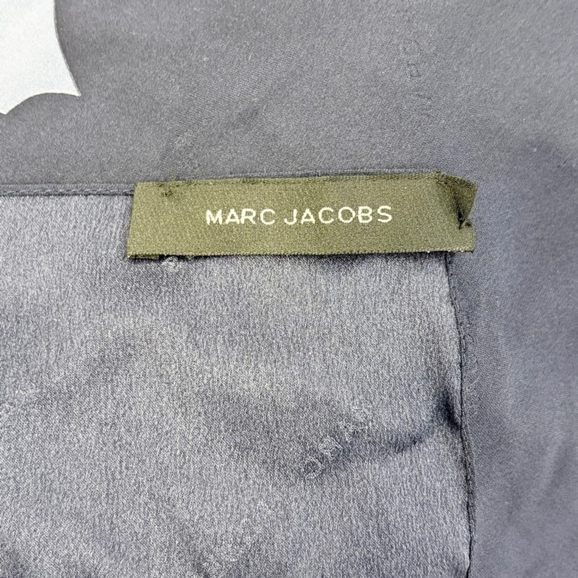 MARC JACOBS 100% 세타실크 스카프 상품이미지5