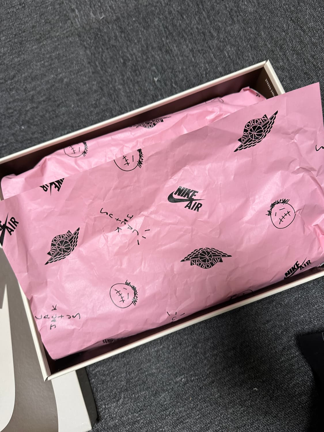 나이키 조던x스캇 벨벳 브라운 280 상품이미지6