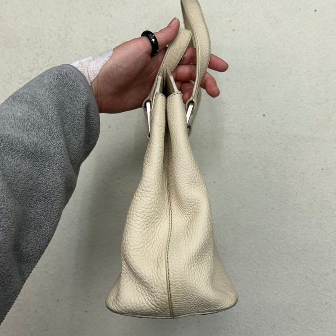 질샌더 아이보리 레더 숄더백 상품이미지3