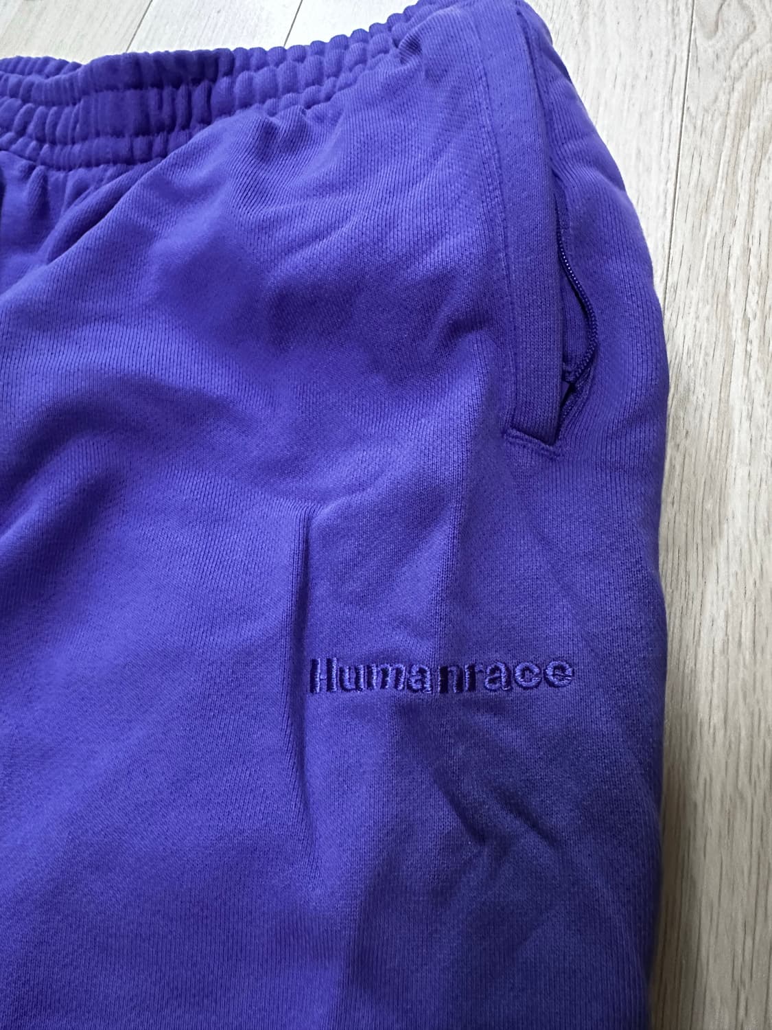 퍼렐 윌리엄스 x 아디다스 베이직 스웻팬츠퍼플 상품이미지3