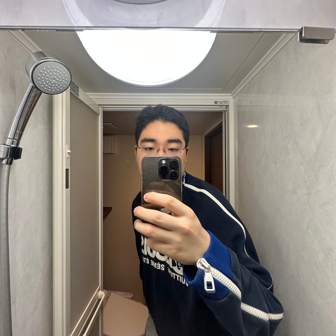 루이비통 지퍼디테일 반집업 스웻셔츠 상품이미지1