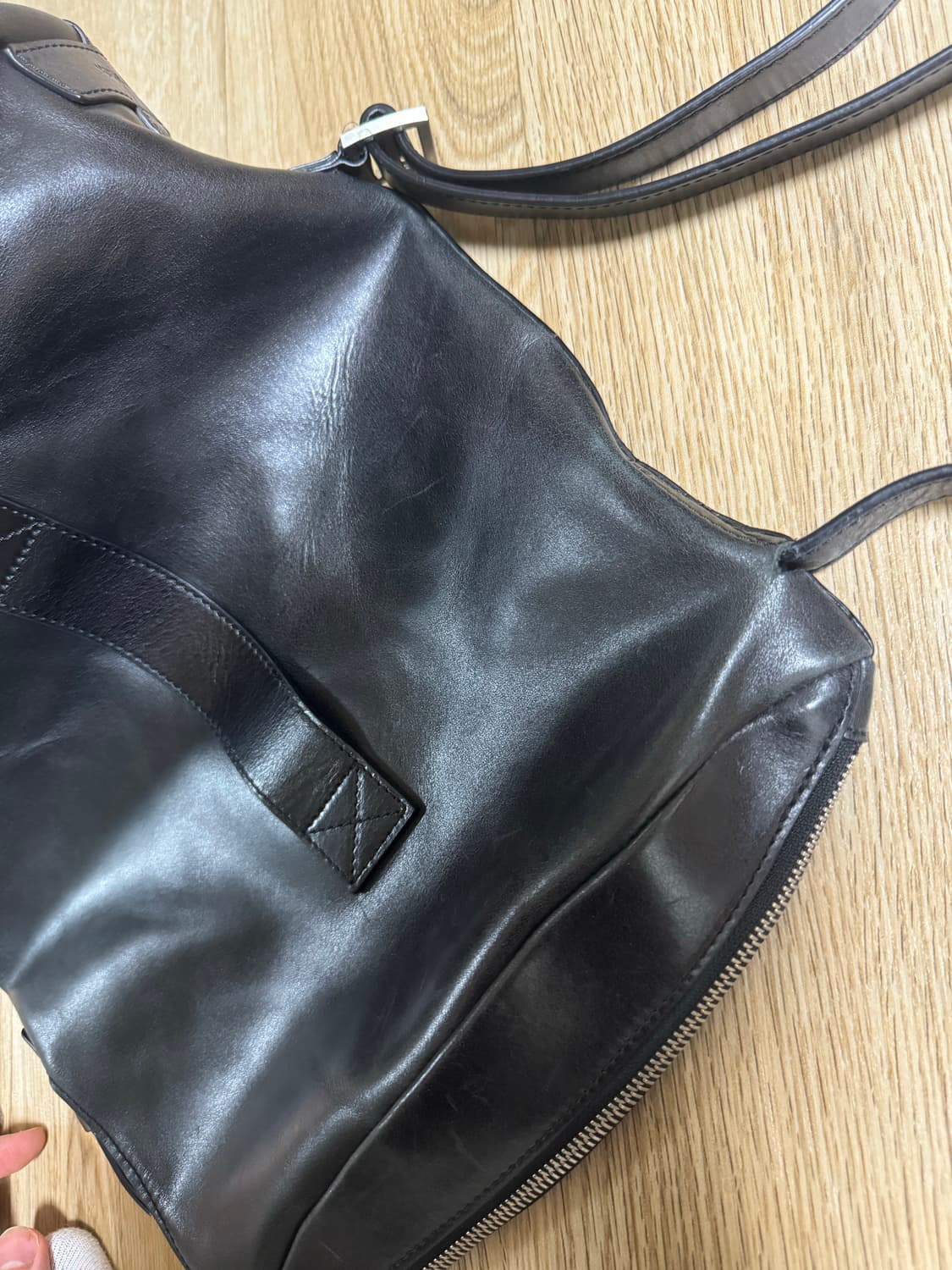 토니웩 오일 풀업 유틸리티 버킷백 상품이미지3