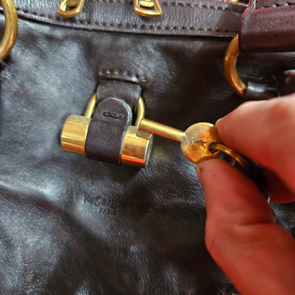 입생로랑(YSL) 뮤즈 브라운 레더 토트백  상품이미지3