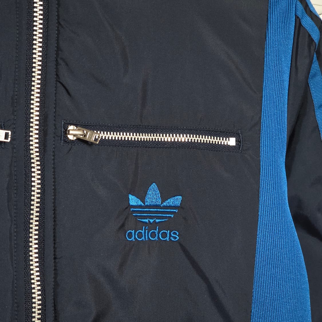 아디다스 블랙 엔 블루 레이싱 패디드 자켓 상품이미지4