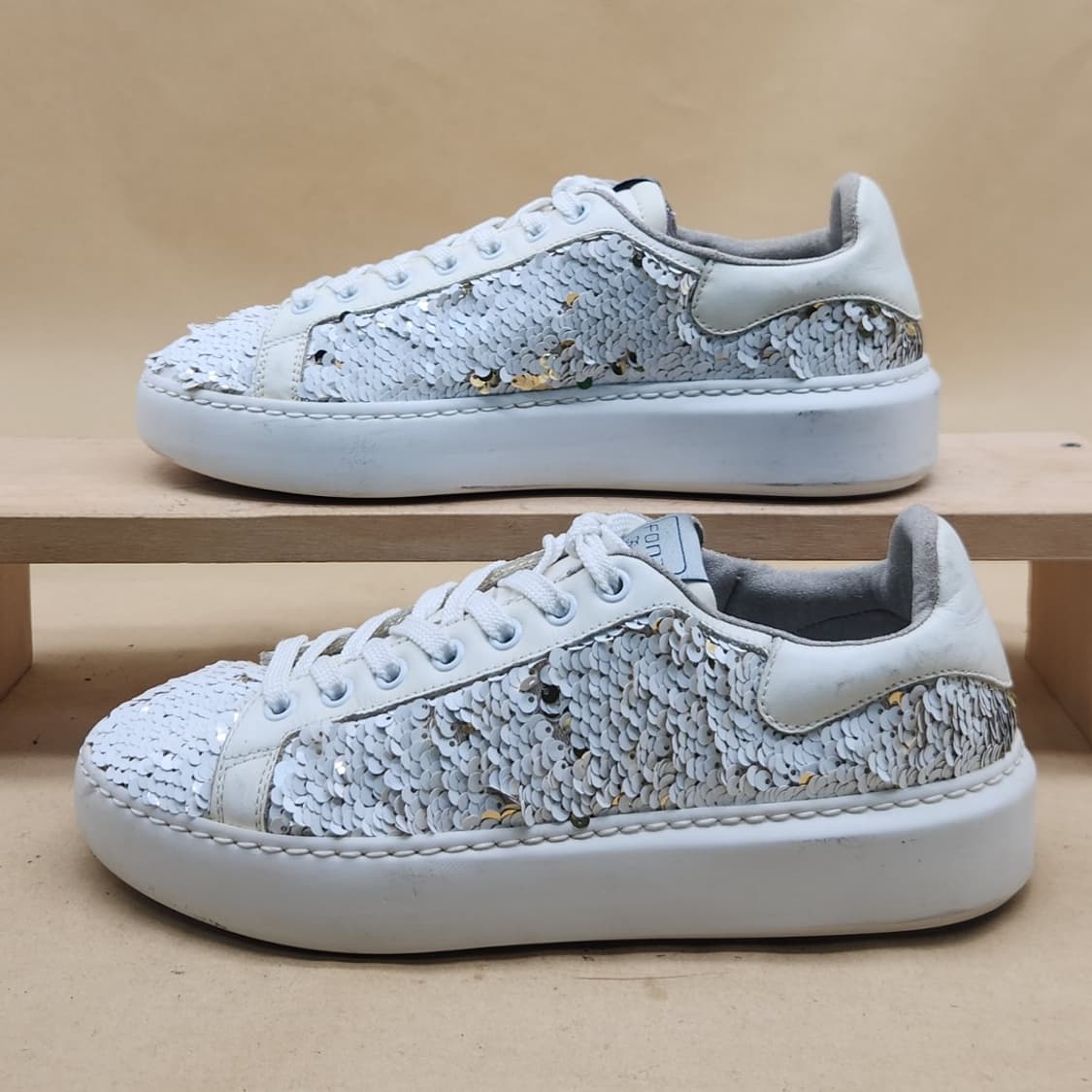 폰트 스팽글 여성스니커즈240 상품이미지1