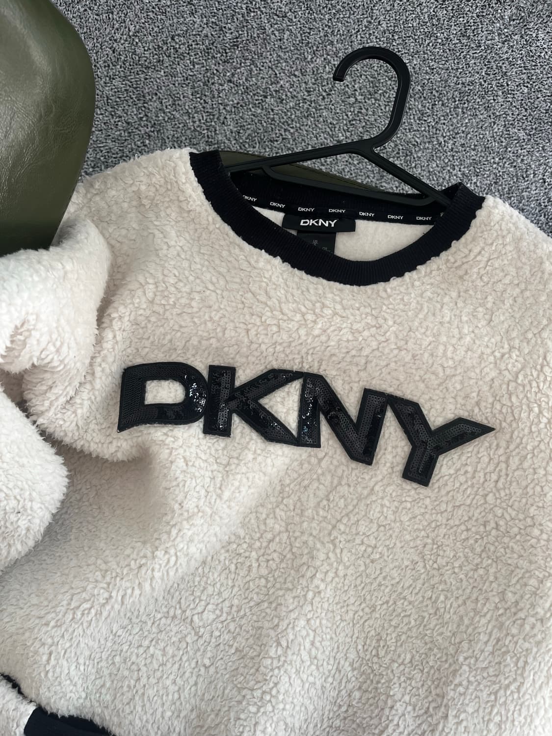 DKNY 셰르파 스웨트셔츠 상품이미지3