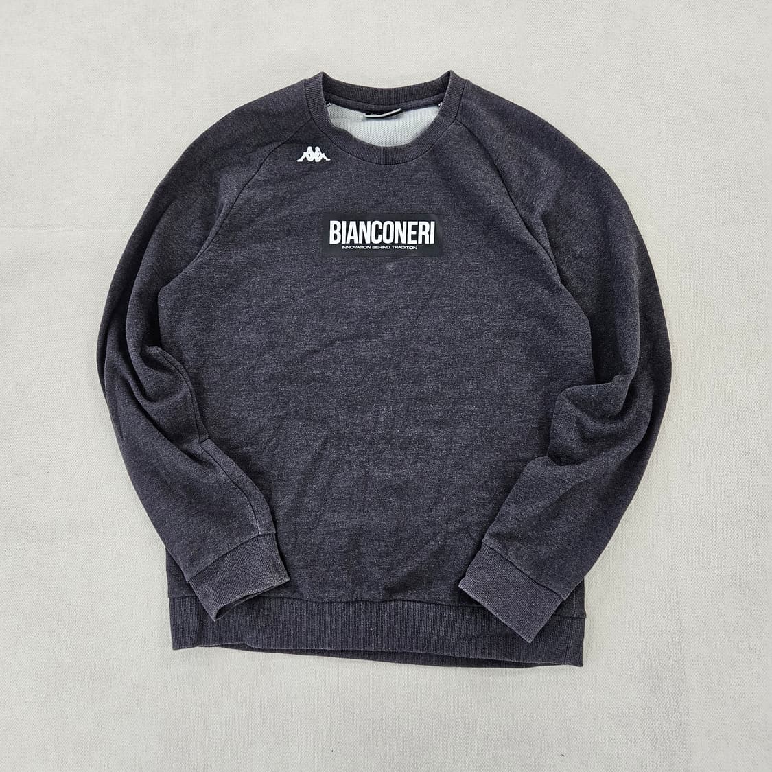 [100(L)] 카파 스몰로고 프린팅 베이직 맨투맨 0115YH1 상품이미지2