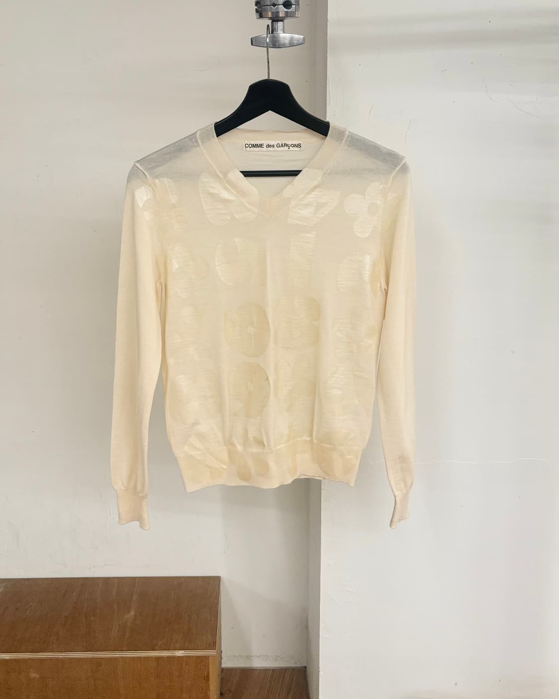 꼼데가르송 아이보리 브이넥 시스루 니트 상품이미지1