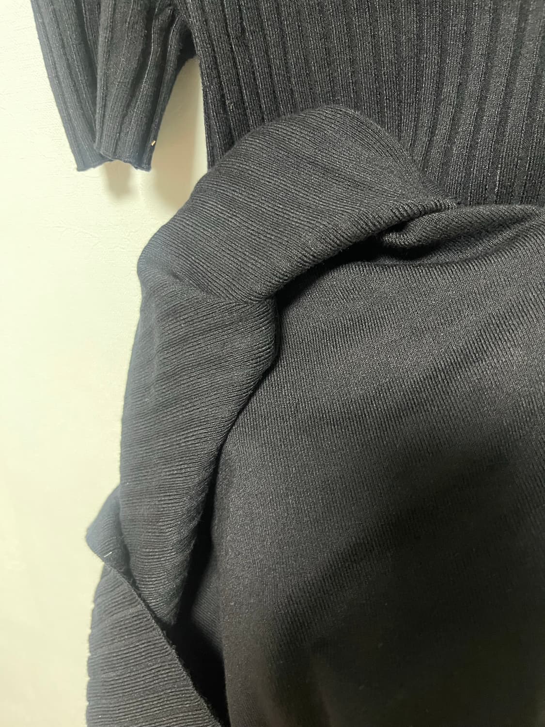 엠포리오 아르마니 블랙 니트 원피스 상품이미지4