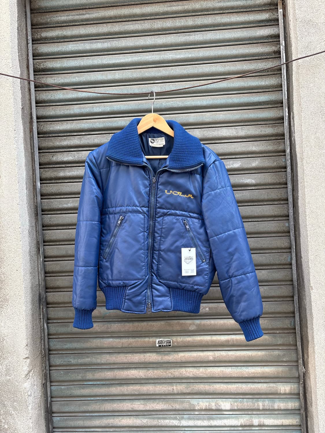 UCLA 데상트 코발트블루 패딩 상품이미지1