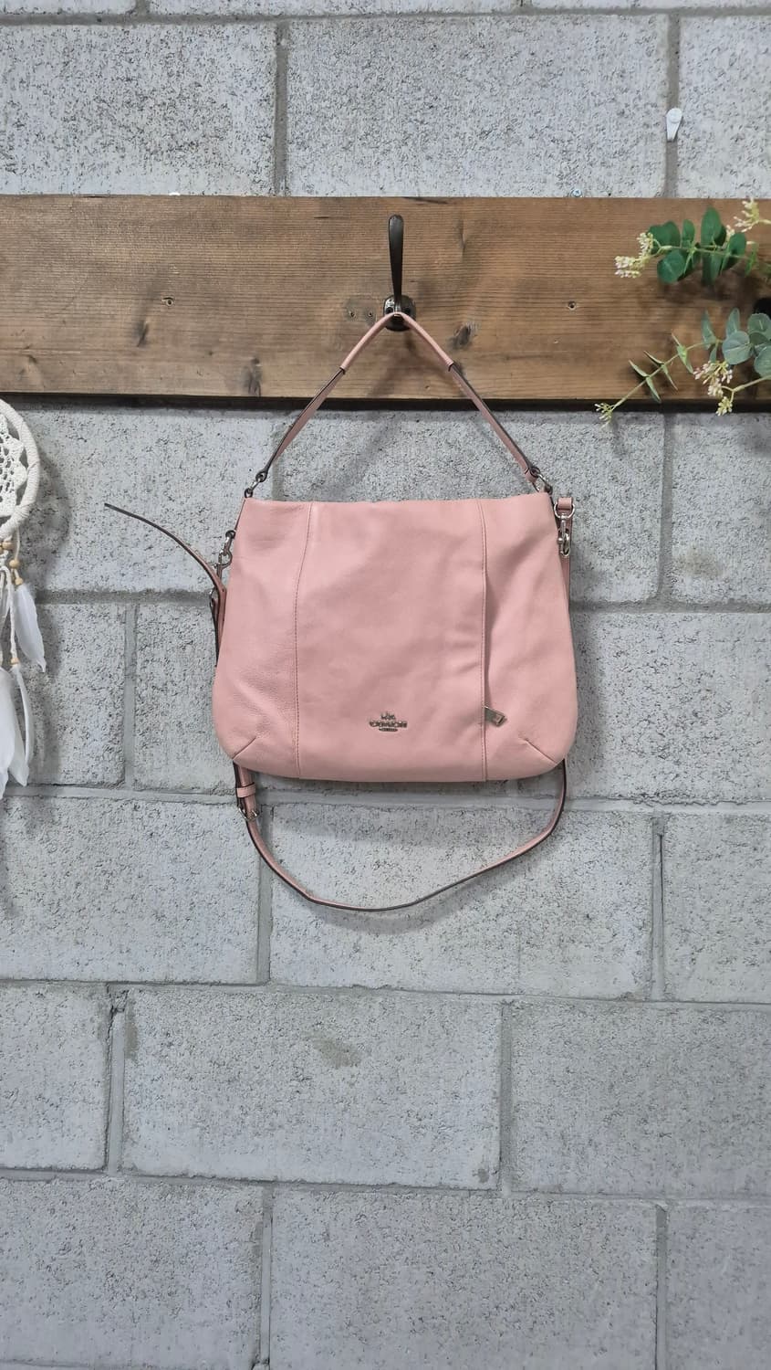 코치 페블 레더 컨버터블 숄더백  상품이미지1